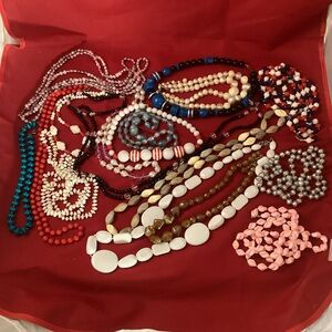 Big lot of costume jewelry necklaces lot